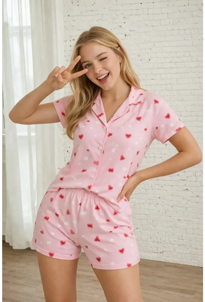 Kalp Desenli Düğmeli Şortlu Kadın Pijama Takımı – Pembe Yaka Detaylı