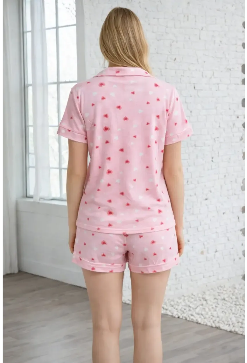 Kalp Desenli Düğmeli Şortlu Kadın Pijama Takımı – Yaka Detaylı Rahat Seri