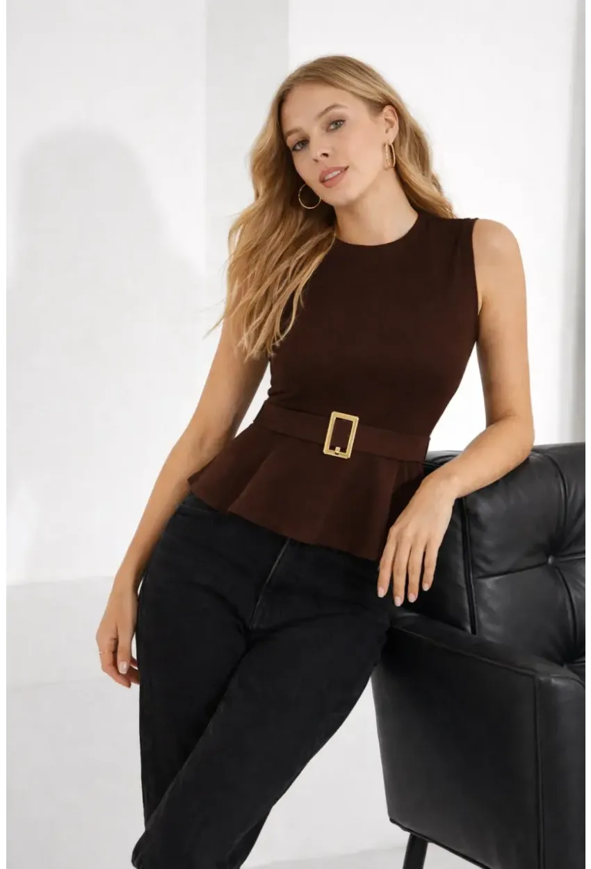 Kemer Detaylı Volanlı Kahve Bluz – Şık ve Modern Kesim