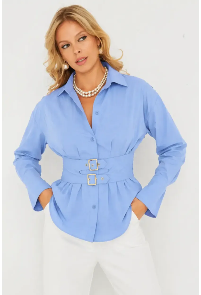 Mavi Korseli Detaylı Şık Gömlek – Bel Vurgulu Modern Kesim
