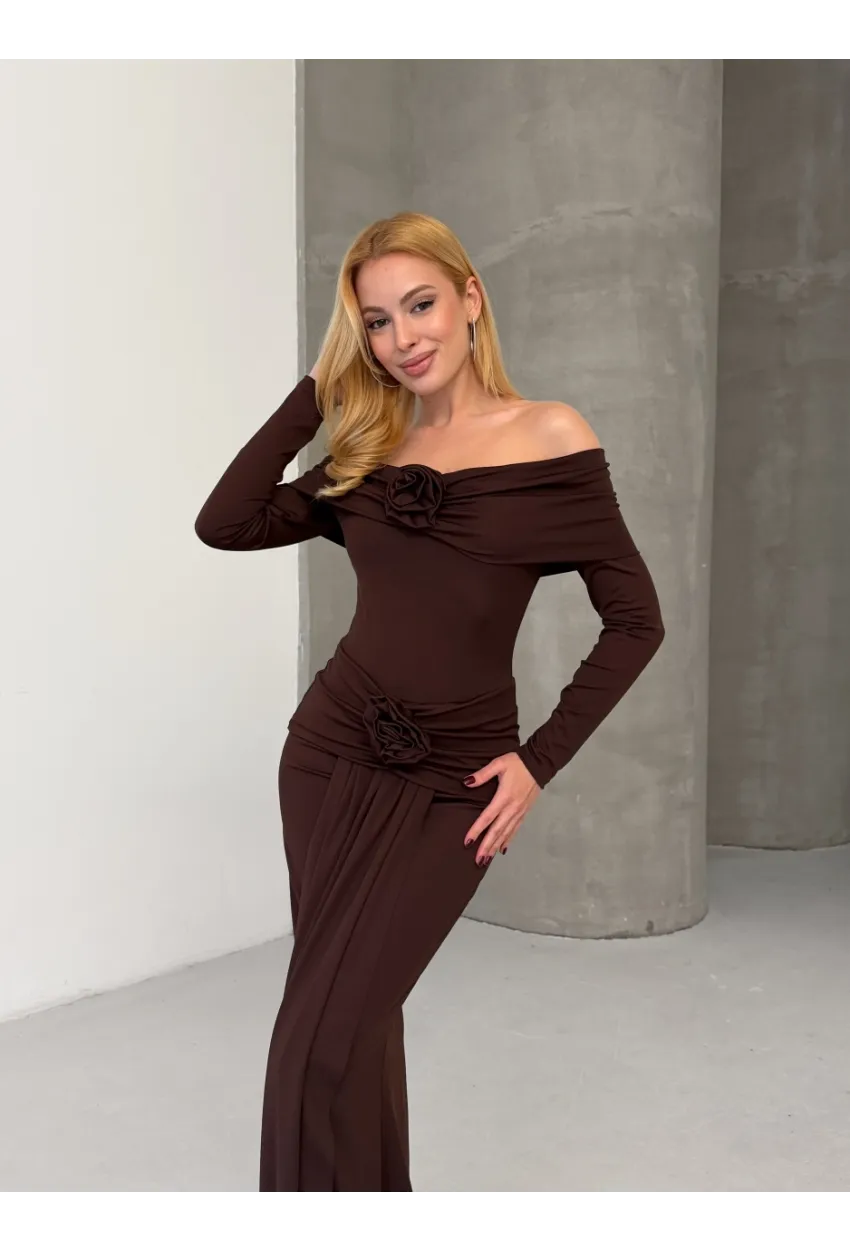 Modal Kumaş Likralı Çiçek Aksesuarlı Maxi Boy Elbise Kahve