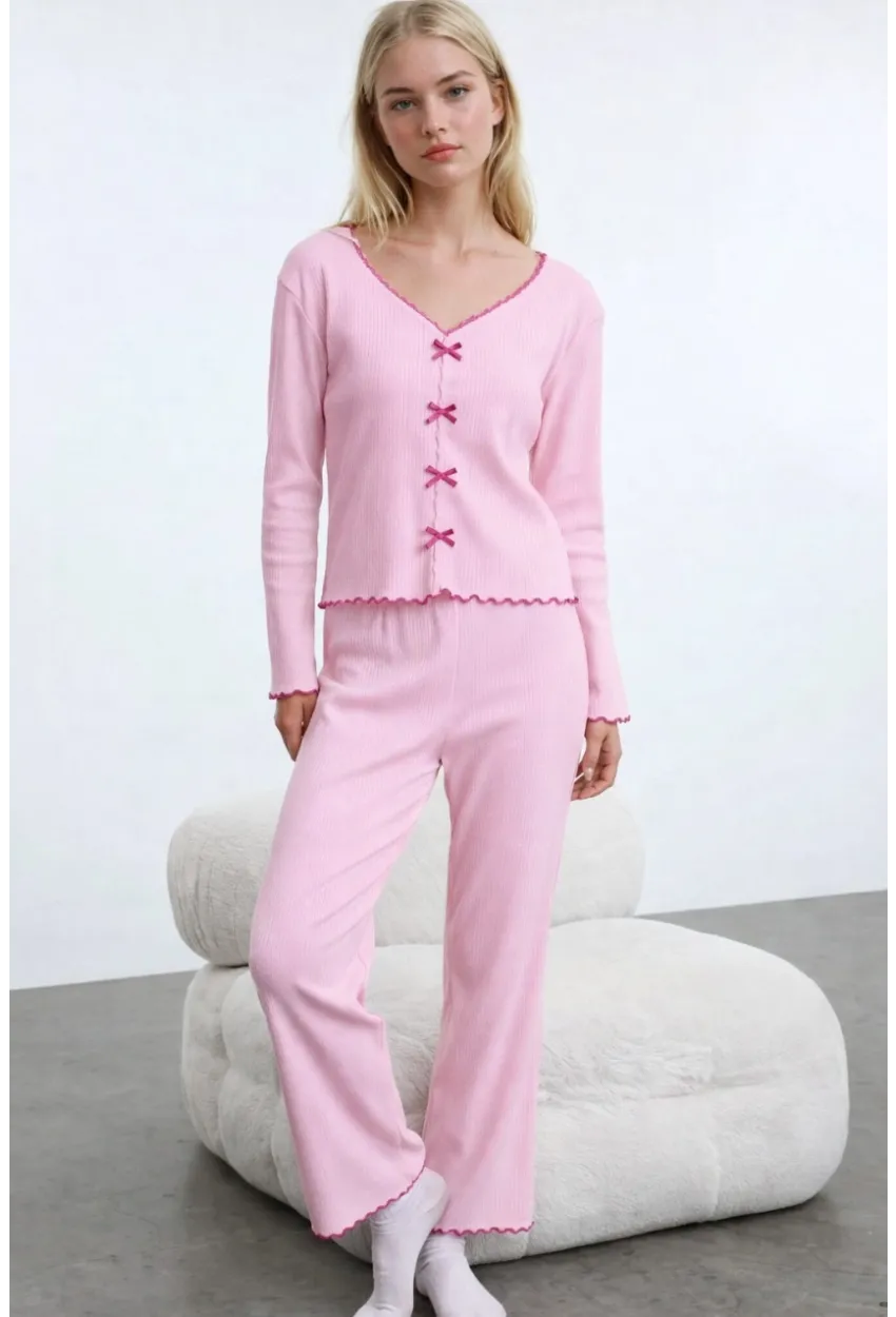 Pamuklu Dantel ve Fiyonk Detaylı Fitilli Örme Pijama Takımı