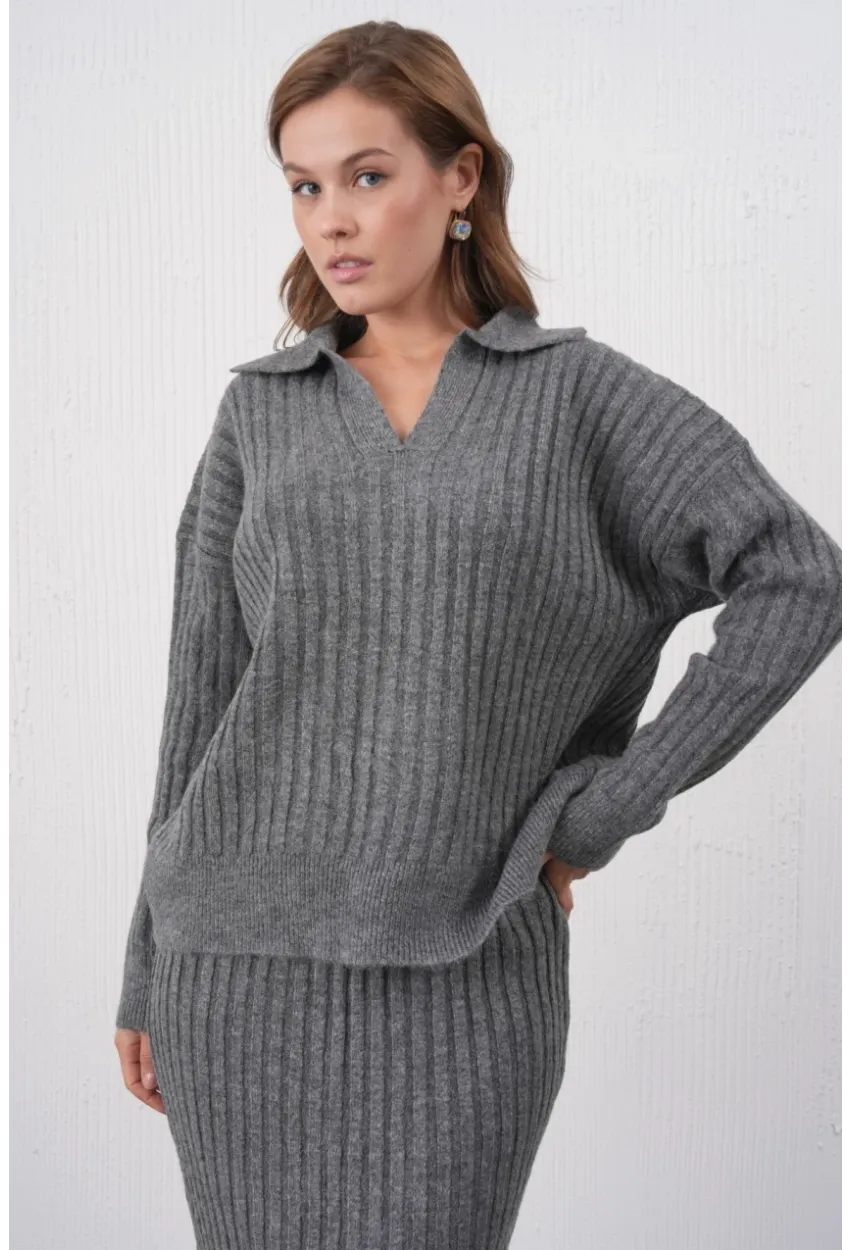 Polo Yaka Yarım Pat Örgü Detay Kazak Etek İkili Triko Takım