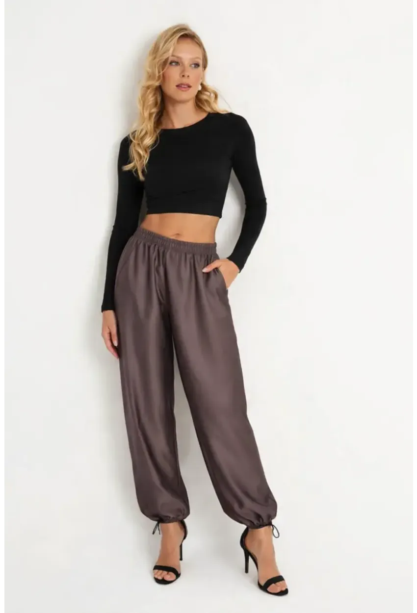 Saten Dokulu Lastik Paça Detaylı Yüksek Bel Bol Pantolon