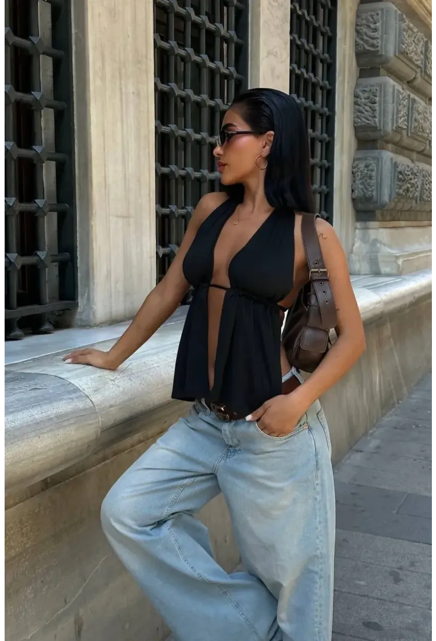 Sırtı Bağcıklı Boyundan Askılı Dekolte Bluz Siyah
