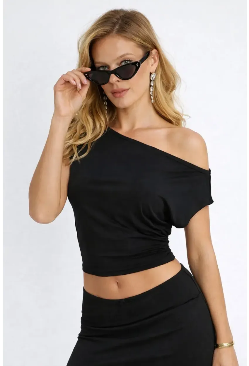 Siyah Asimetrik Yaka Drapeli Crop Bluz