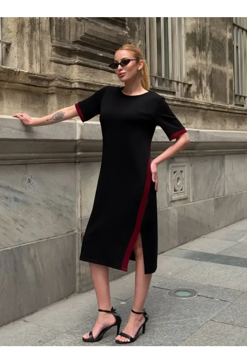 Siyah Kırmızı Şeritli Yırtmaç Detaylı Modal Elbise