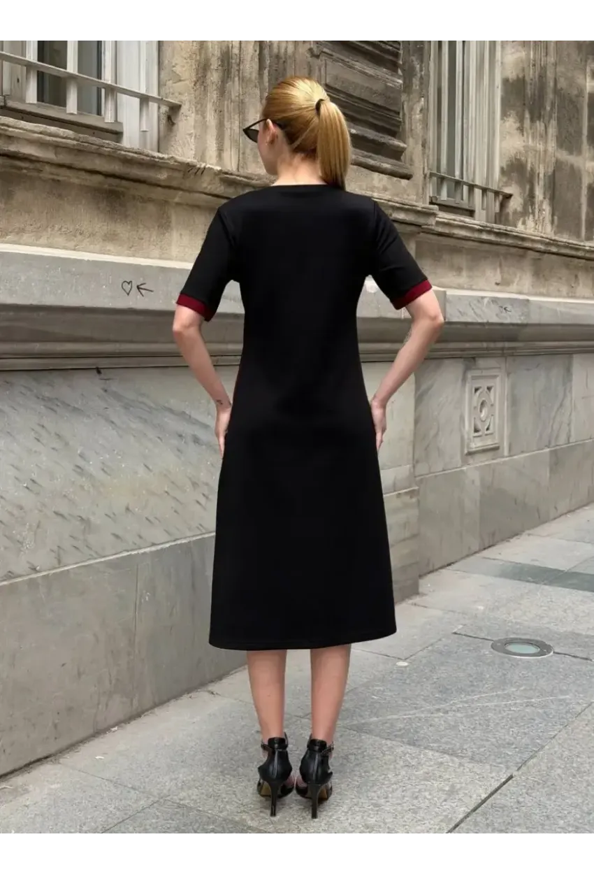 Siyah Kırmızı Şeritli Yırtmaç Detaylı Modal Elbise