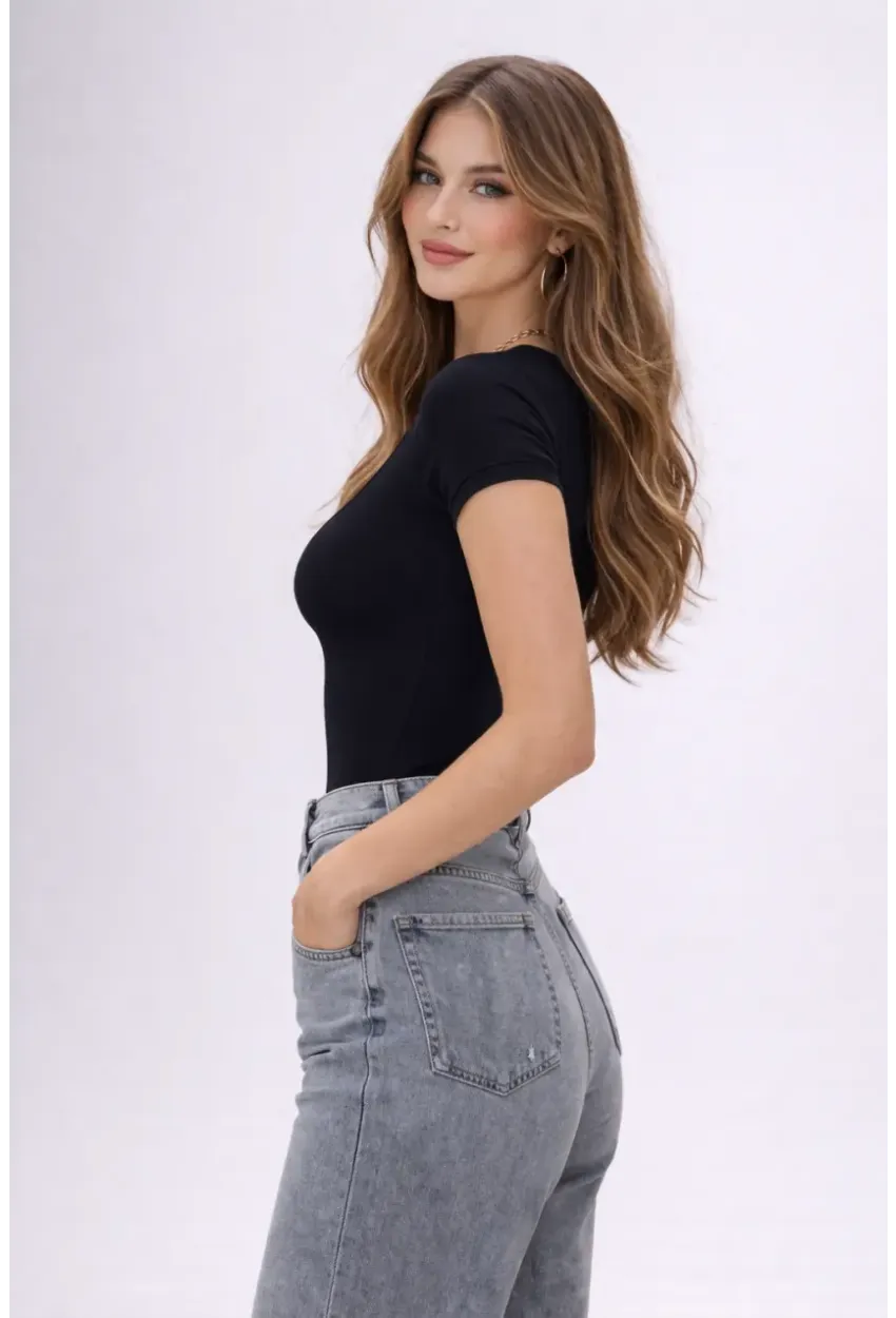 Siyah Sandy Kumaş Kare Yaka Kısa Kollu Kadın Bodysuit – Fit & Şık Tasarım