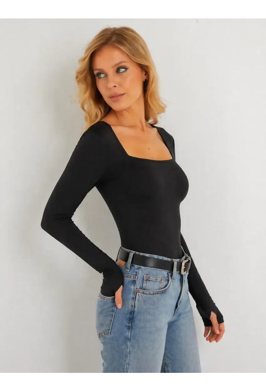 Siyah Sandy Kumaş Kare Yaka Parmak Detaylı Bluz