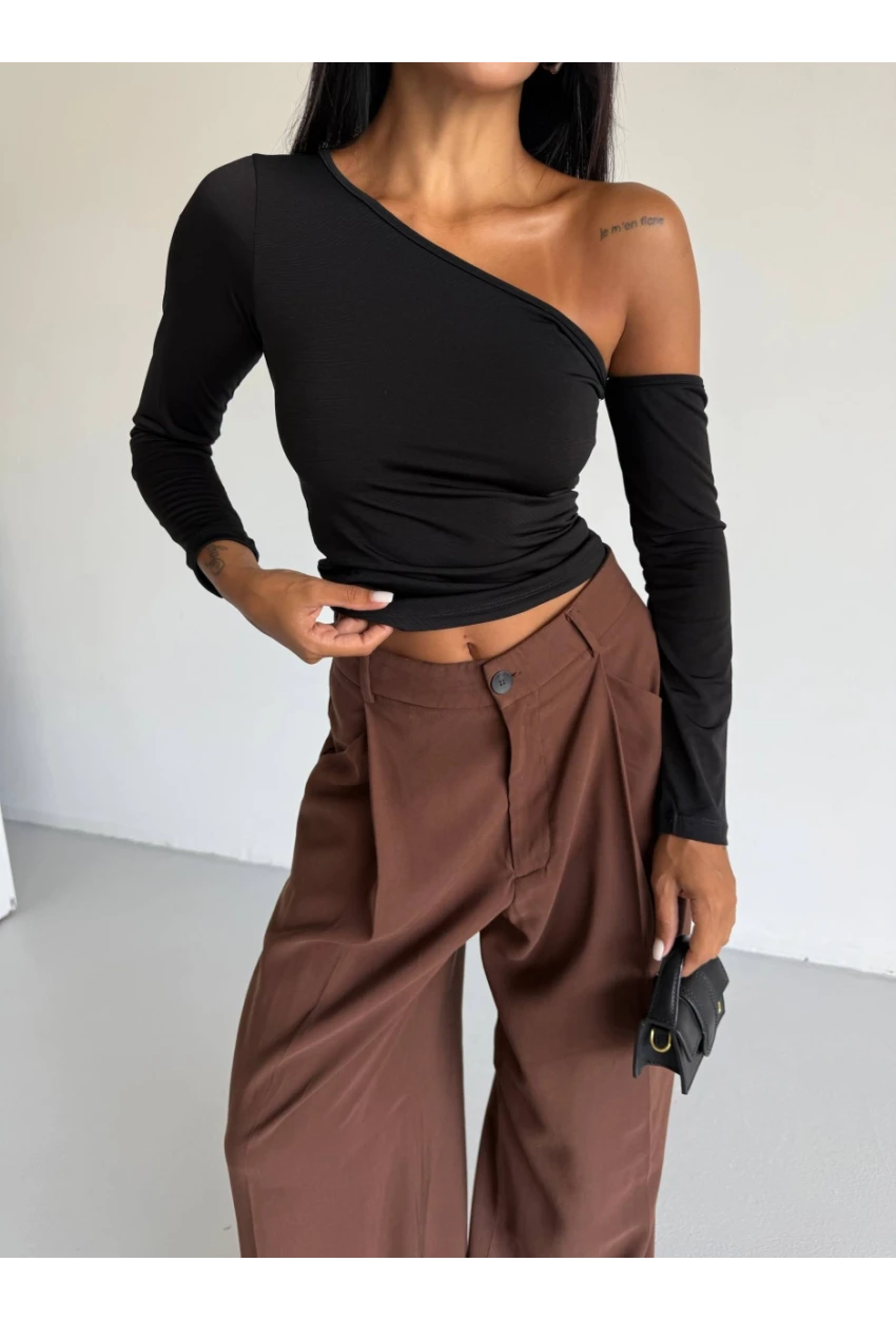 Tek Omuz Kol Detay Sandy Bluz Siyah