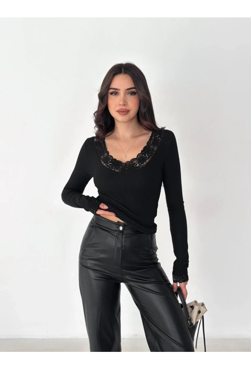 V Yaka Dantel Detay Siyah Bluz