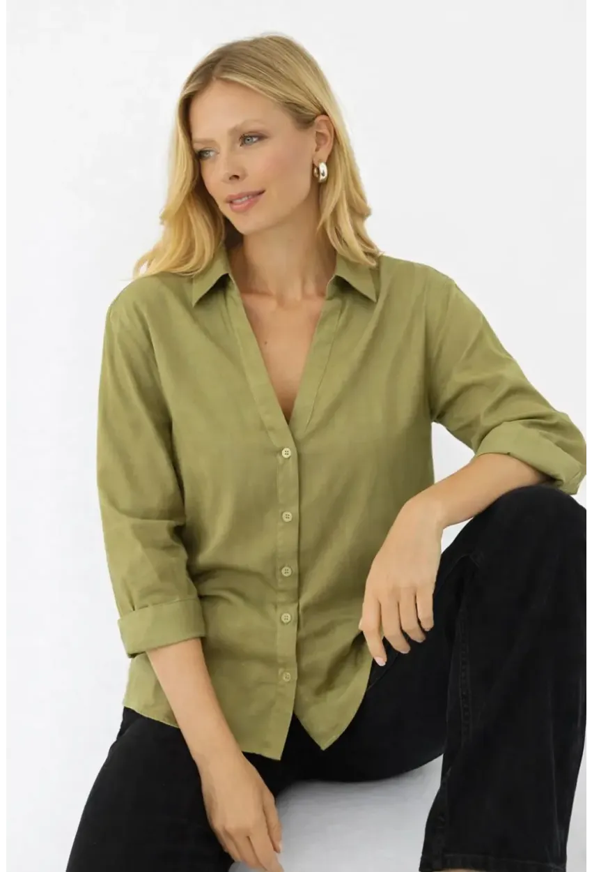 Yağ Yeşili V Yaka Düğmeli Kadın Gömlek – Rahat Kesim, Günlük & Şık Stil