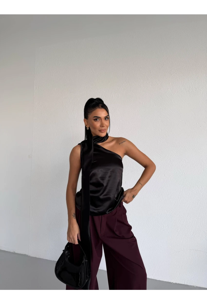 Yaka Detay Saten Bluz Siyah