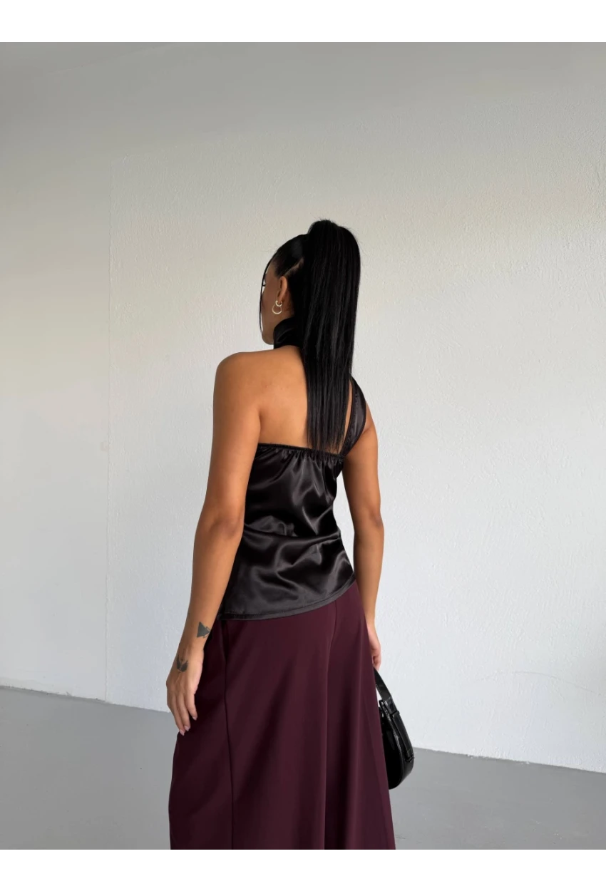 Yaka Detay Saten Bluz Siyah