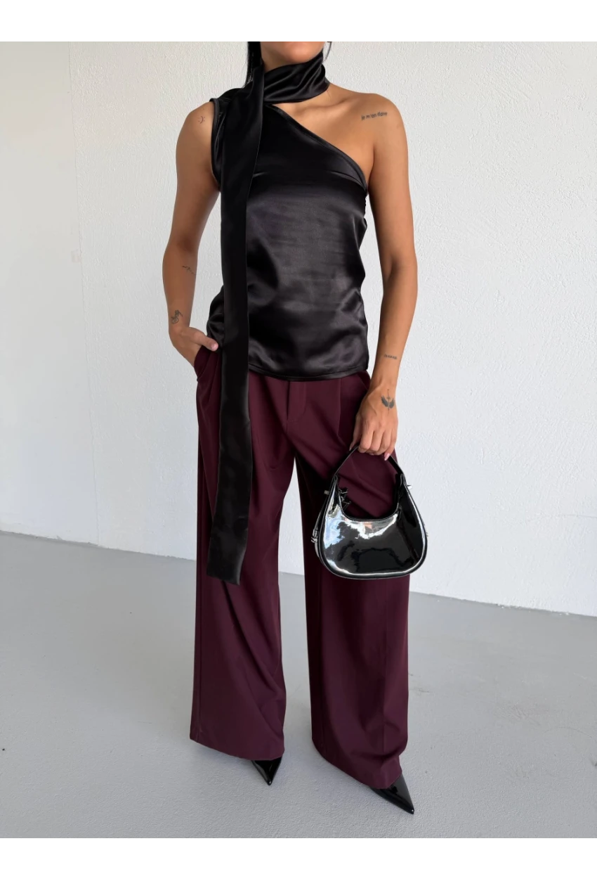 Yaka Detay Saten Bluz Siyah