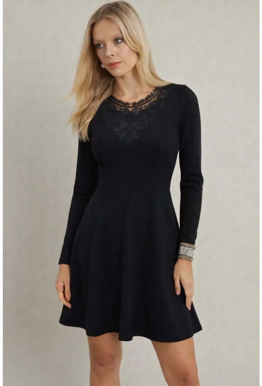 Yaka Güpür Detay Elbise Siyah