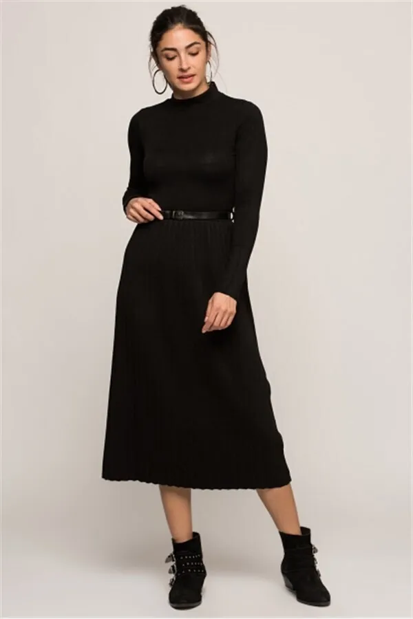 Yarım Balıkçı Siyah Eteği Pliseli Uzun Elbise