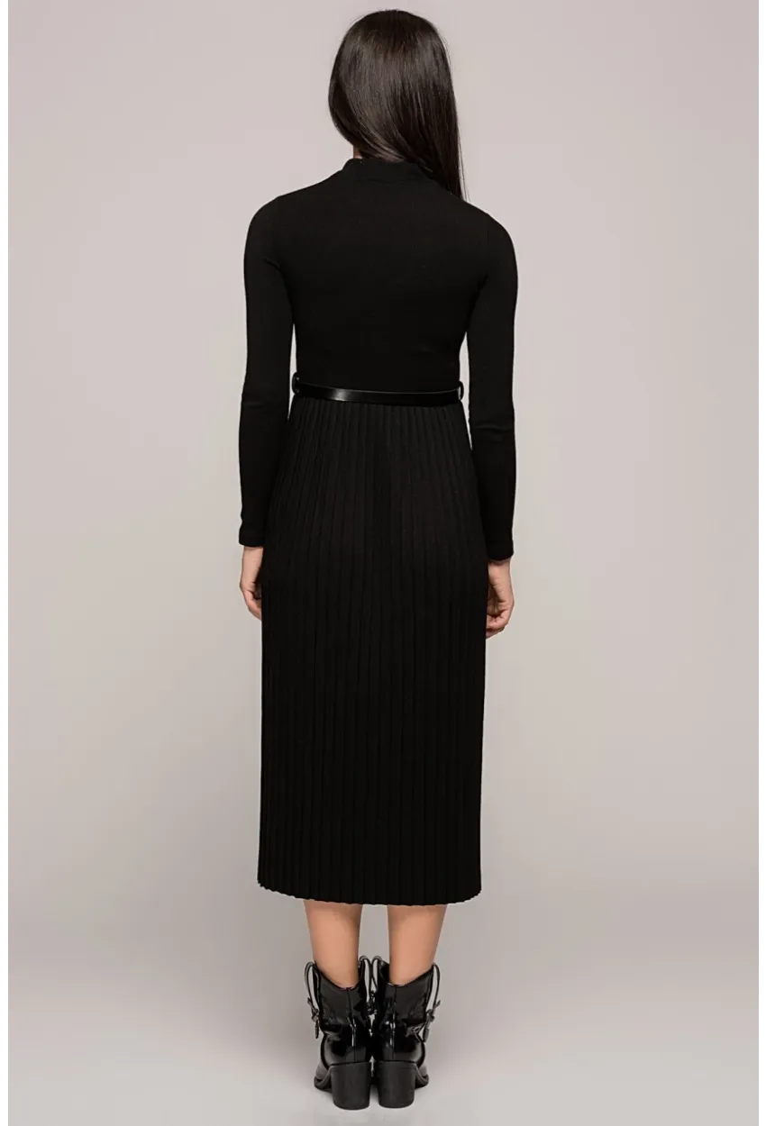 Yarım Balıkçı Siyah Eteği Pliseli Uzun Elbise