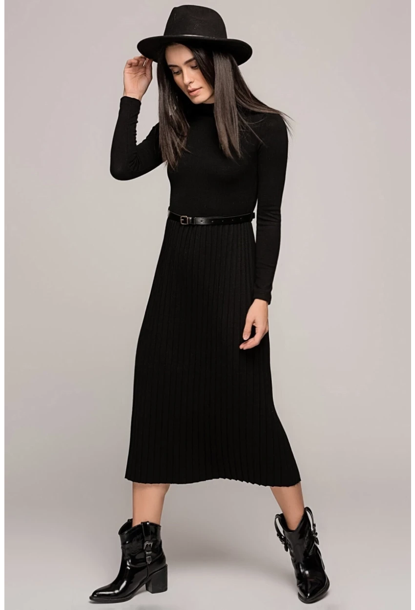 Yarım Balıkçı Siyah Eteği Pliseli Uzun Elbise