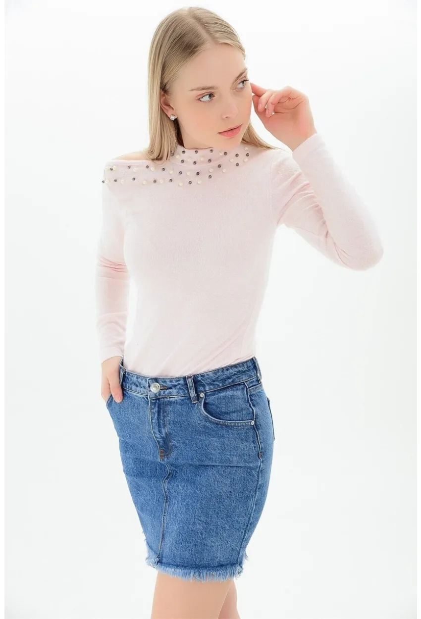 Yumoş Tek Omuzu Açık İncili Bluz