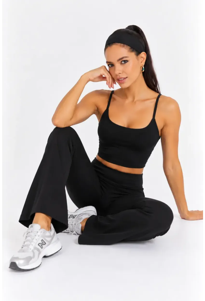 Kadın Siyah Askılı Crop Top ve İspanyol Paça Pantolon Spor Takım