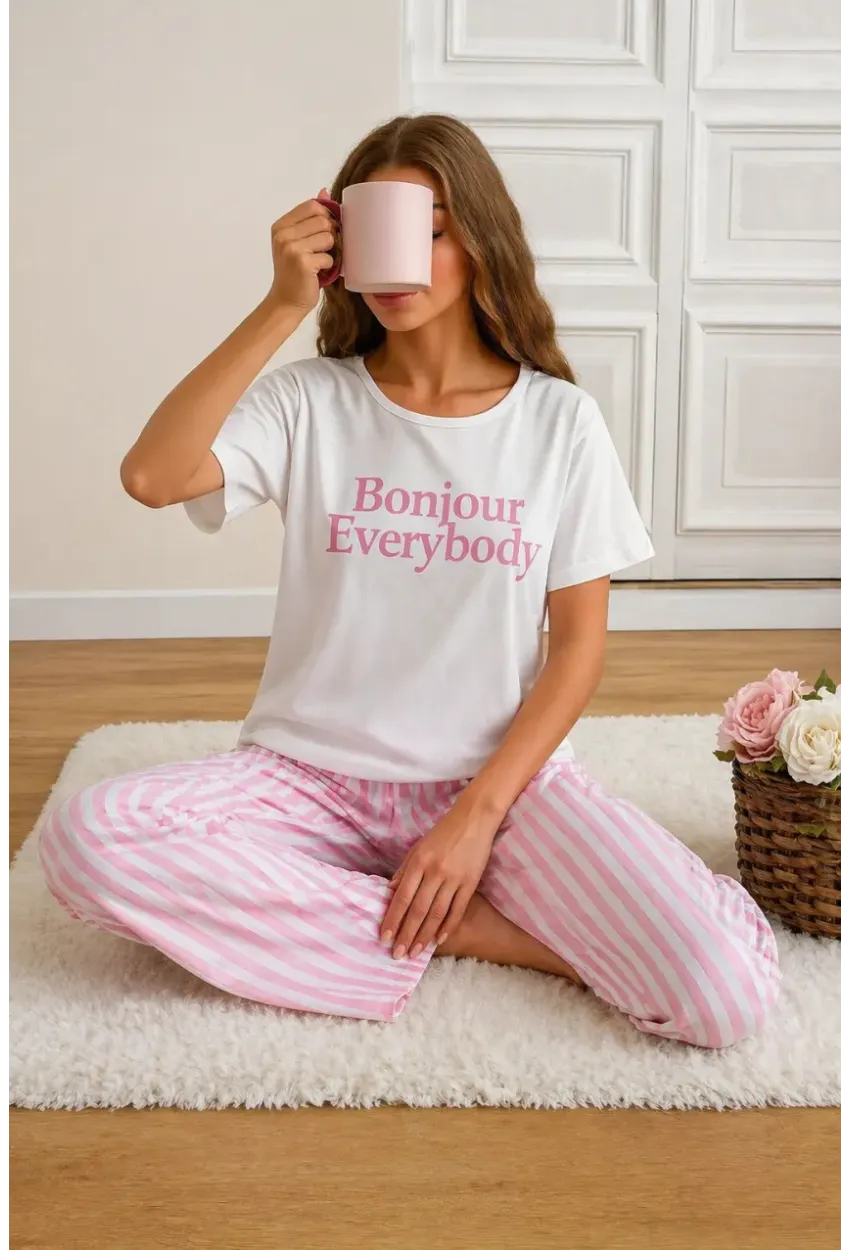 Bonjour Baskılı Kadın Uzun Pijama Takımı – Beyaz T-Shirt & Pembe Çizgili Alt