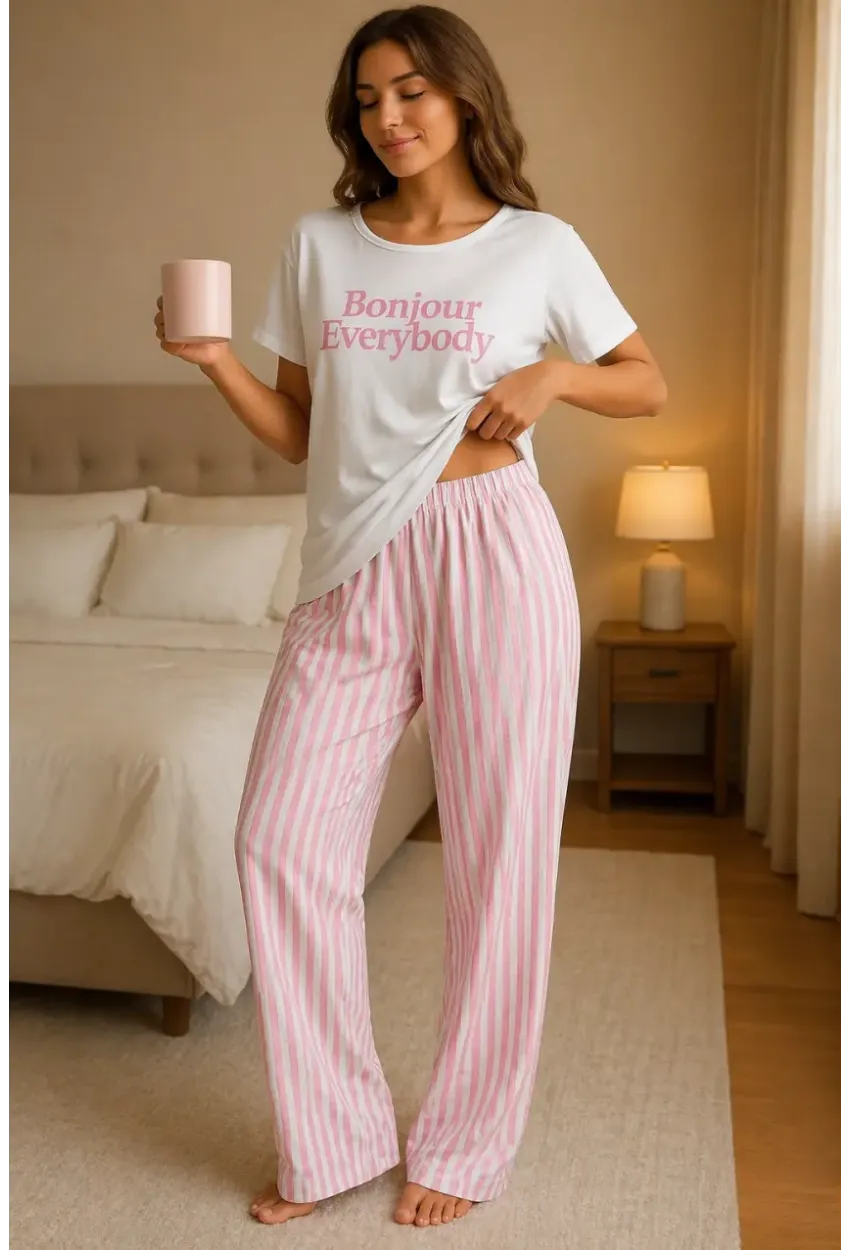Bonjour Baskılı Kadın Uzun Pijama Takımı – Beyaz T-Shirt & Pembe Çizgili Alt