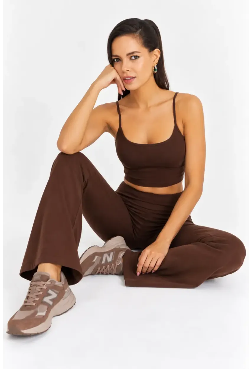 Kadın Kahverengi Askılı Crop Top ve İspanyol Paça Pantolon Spor Takım