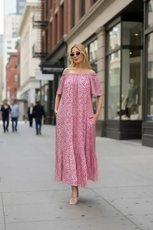 Madonna Yaka Pembe Çiçek Desenli Maxi Elbise – Rahat Kesim Yazlık Elbise