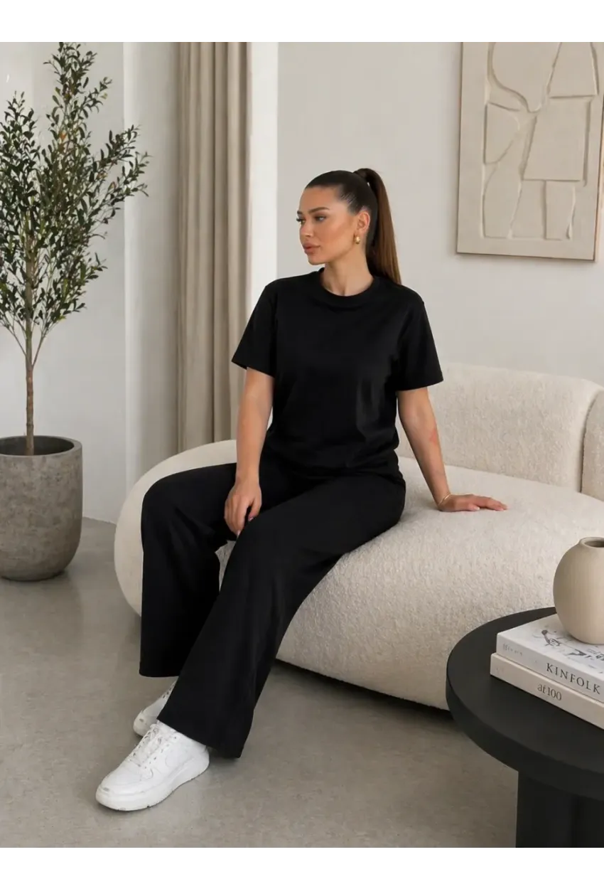 Minimal Siyah İkili Takım – Rahat Kesim Basic Tişört & Bol Paça Pantolon