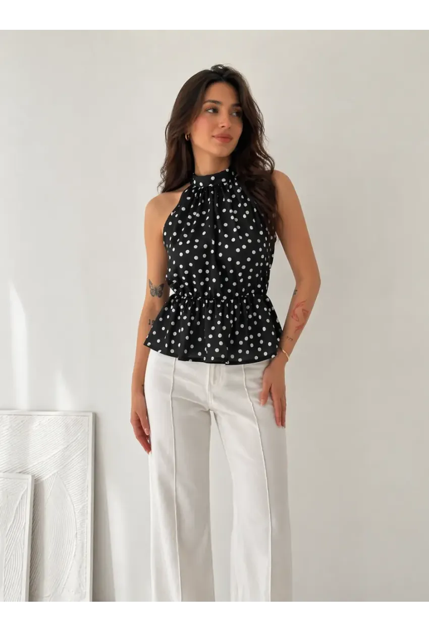 Puantiyeli Halter Yaka Bluz – Şık & Feminen Yaz Stili