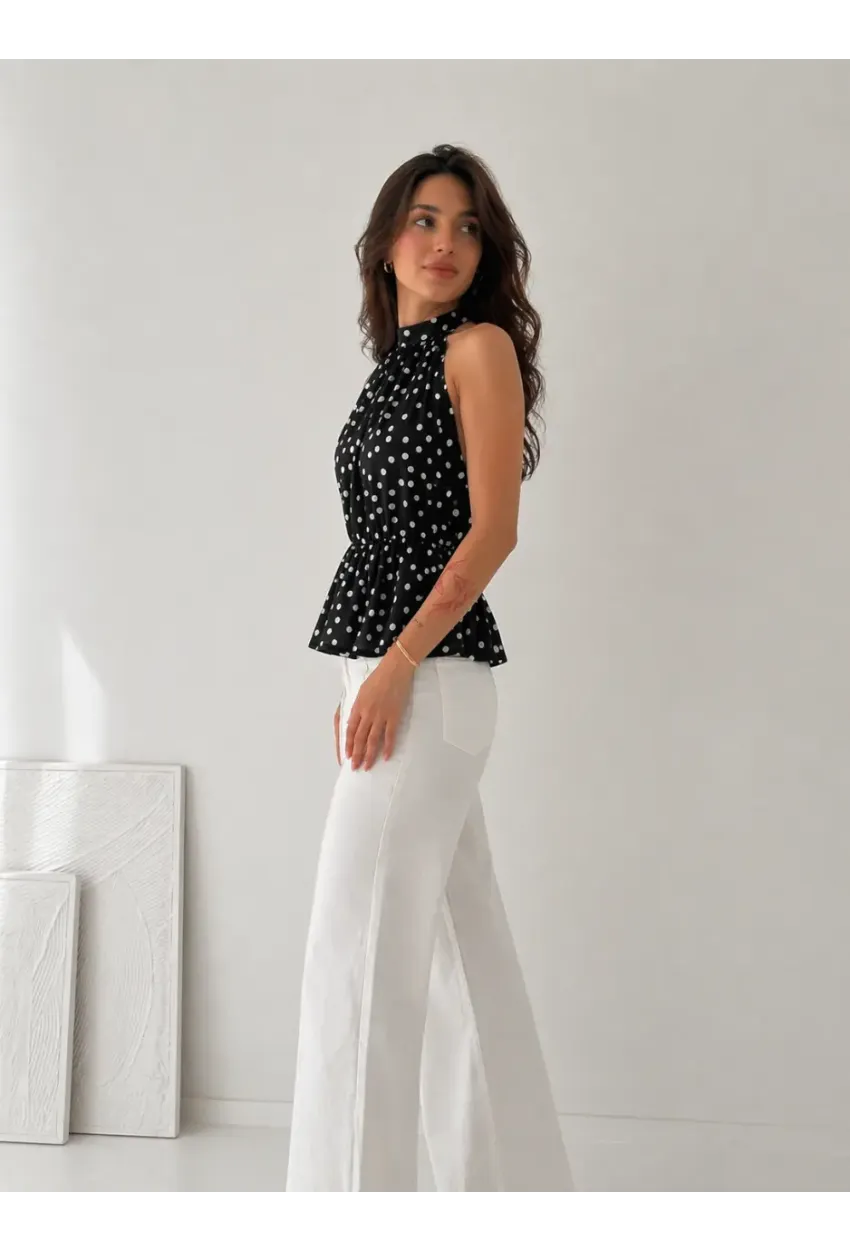 Puantiyeli Halter Yaka Bluz – Şık & Feminen Yaz Stili