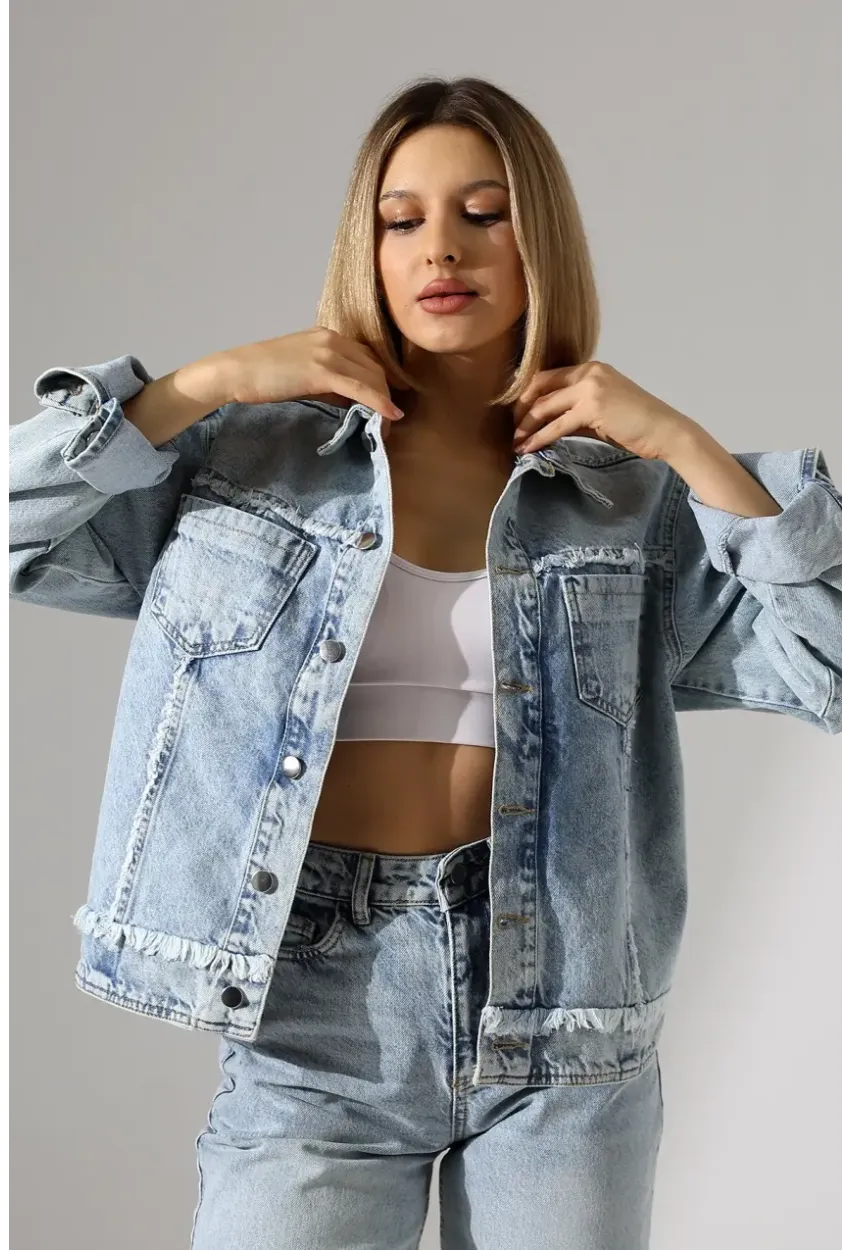 Sırtı Kalp Detaylı Oversize Denim Ceket
