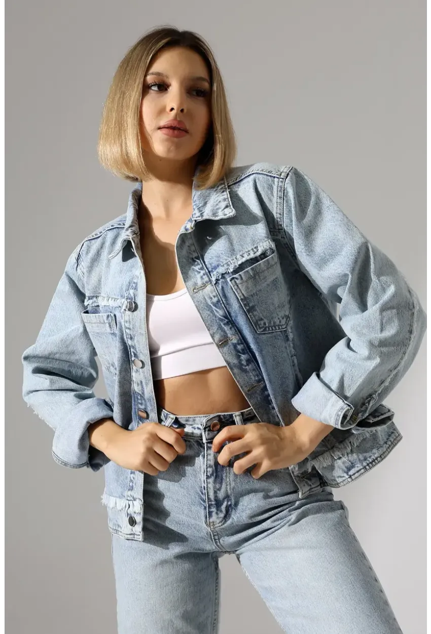 Sırtı Kalp Detaylı Oversize Denim Ceket