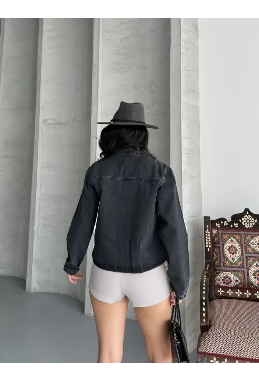 Siyah Denim Ceket – Çift Cep Detaylı, Düğmeli Modern Kot Ceket