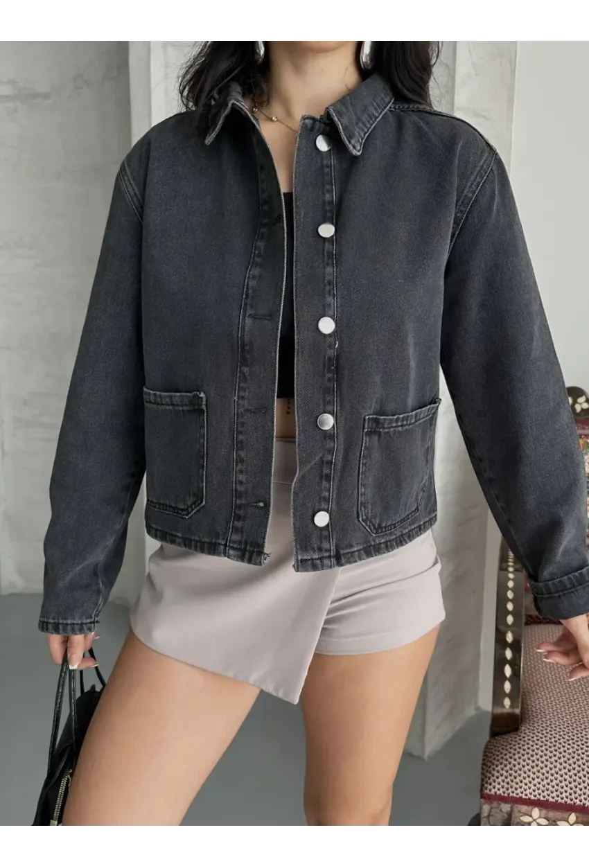 Siyah Denim Ceket – Çift Cep Detaylı, Düğmeli Modern Kot Ceket