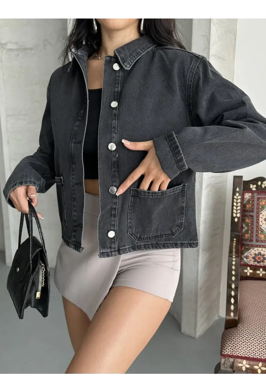 Siyah Denim Ceket – Çift Cep Detaylı, Düğmeli Modern Kot Ceket