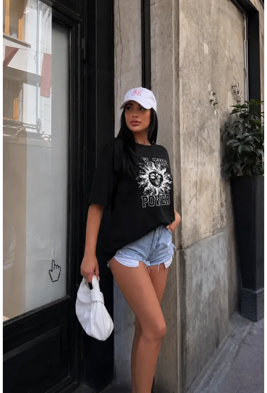 Siyah Güneş Baskılı Oversize Penye T-Shirt – “The Power” Yazılı Trend Tasarım