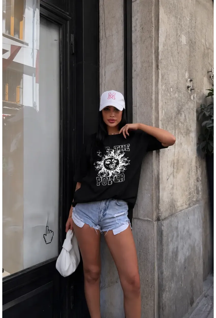 Siyah Güneş Baskılı Oversize Penye T-Shirt – “The Power” Yazılı Trend Tasarım
