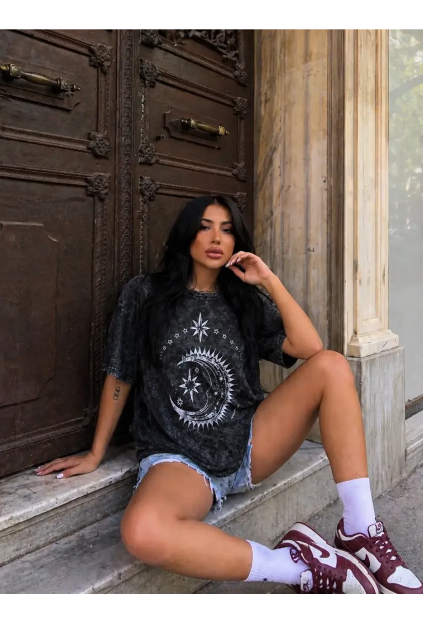Vintage Yıkamalı Ay-Yıldız Baskılı Oversize T-Shirt