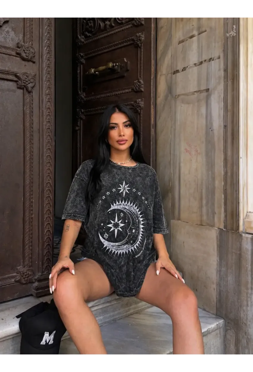 Vintage Yıkamalı Ay-Yıldız Baskılı Oversize T-Shirt