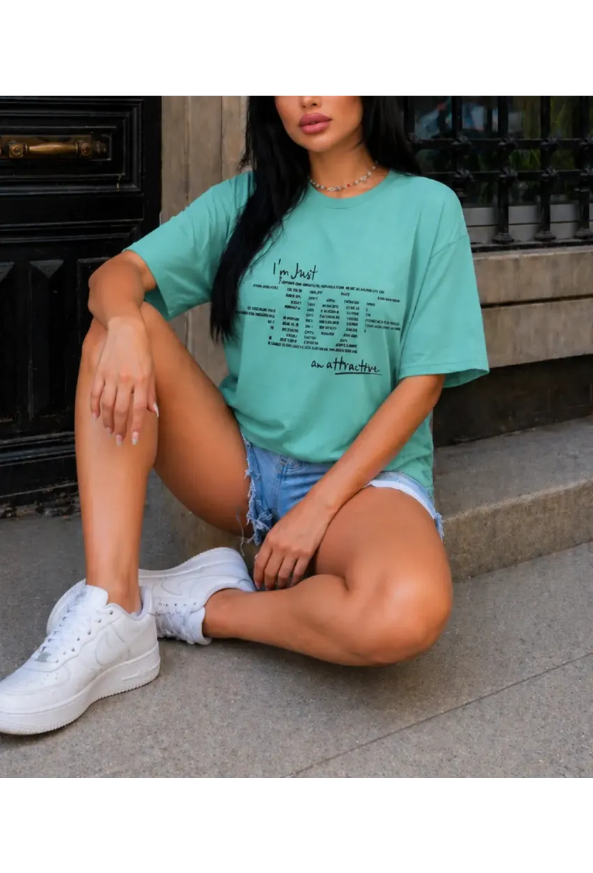 Yeşil Yazı Baskılı Oversize Penye T-Shirt – “I’m Just an Attractive Introvert” Tasarım