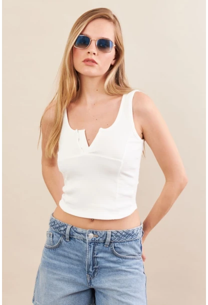 Kadın Beyaz Agraflı Kısa Bluz ZH167