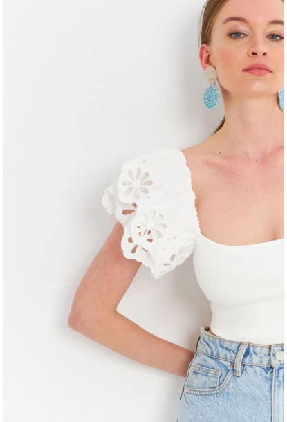 Kadın Beyaz Brode Crop Bluz TPG08