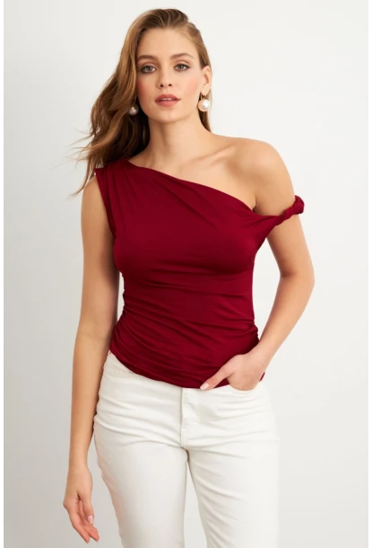 Kadın Bordo Asimetrik Kol Bluz VA100