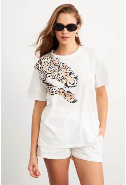 Kadın Ekru Leopar Baskılı T-Shirt FİR2137