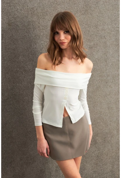 Kadın Ekru Madonna Yaka Yırtmaçlı Crop Bluz ELT4034