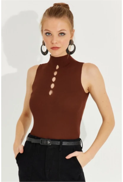 Kadın Kahverengi Önü Damla Kolsuz Triko Bluz YV112
