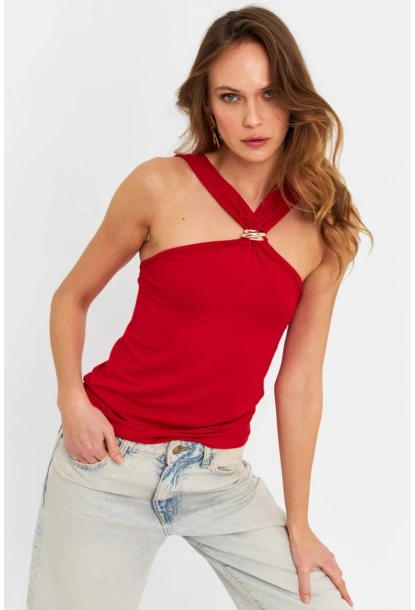 Kadın Kırmızı Aksesuarlı Çapraz Yaka Bluz EY3068